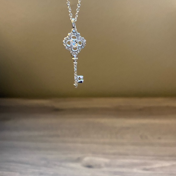 Key to my heart premier designs necklace - Picture 2 of 4